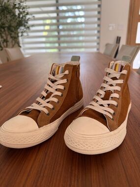 Mini Boden Brown High-Top Kids Sneakers with White Soles